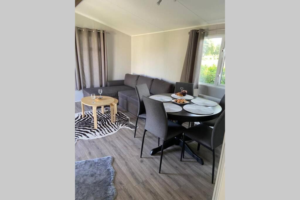 Cheerful And Relaxing Chalet Viena Dirkshorn Exterior photo