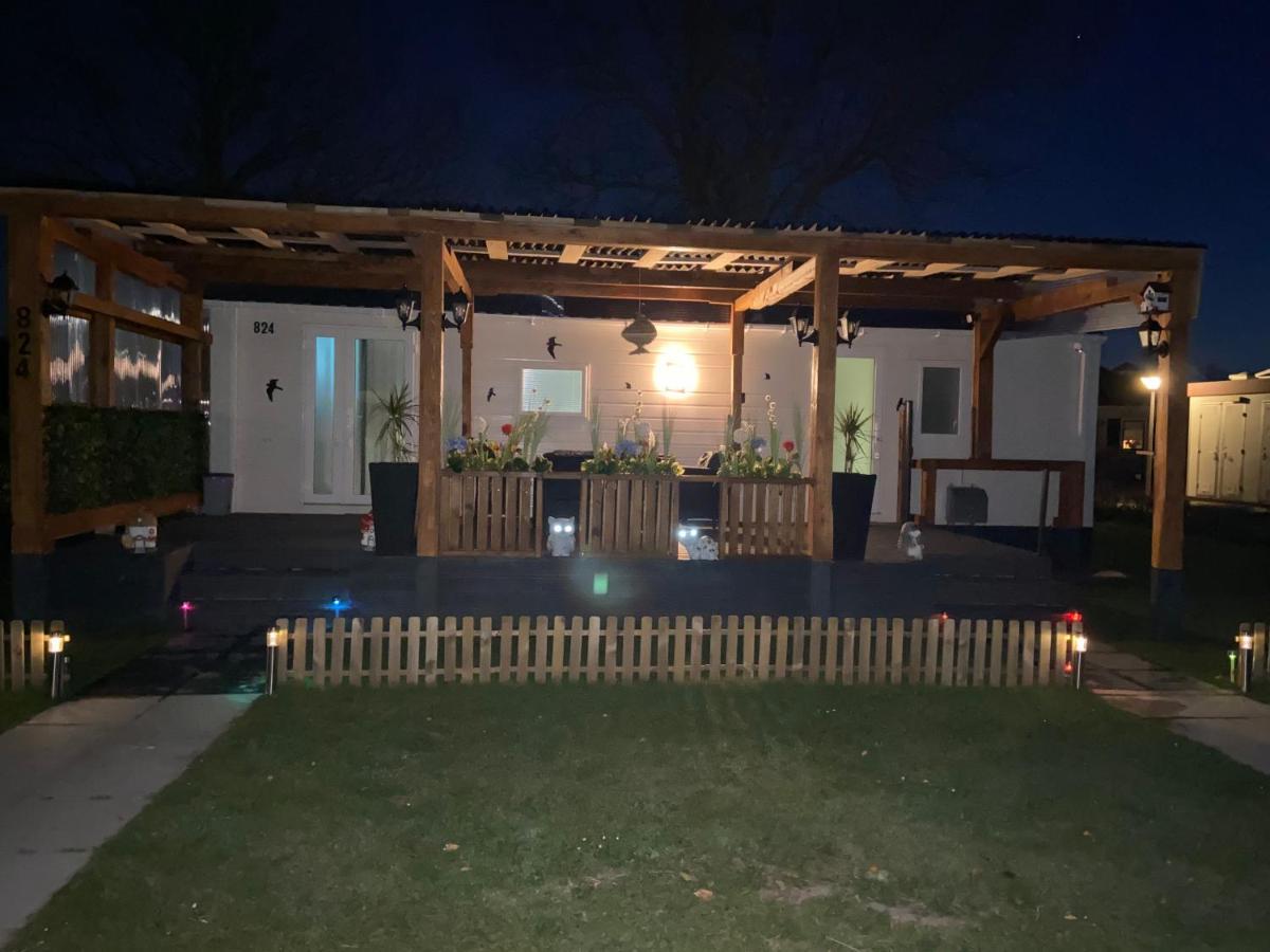 Cheerful And Relaxing Chalet Viena Dirkshorn Exterior photo