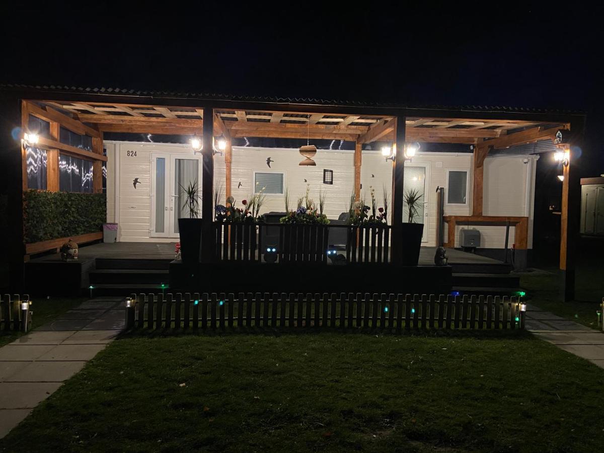 Cheerful And Relaxing Chalet Viena Dirkshorn Exterior photo