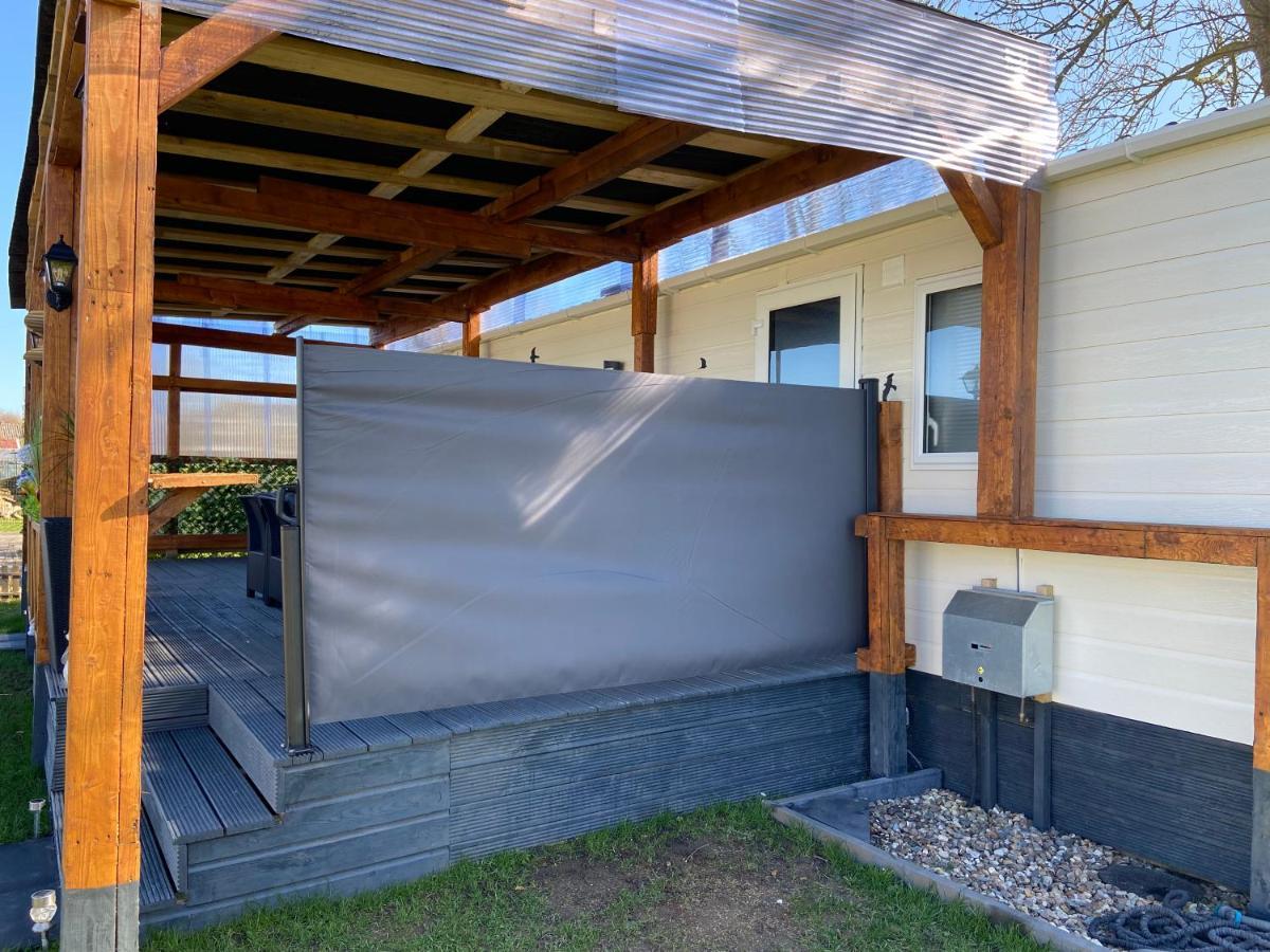 Cheerful And Relaxing Chalet Viena Dirkshorn Exterior photo
