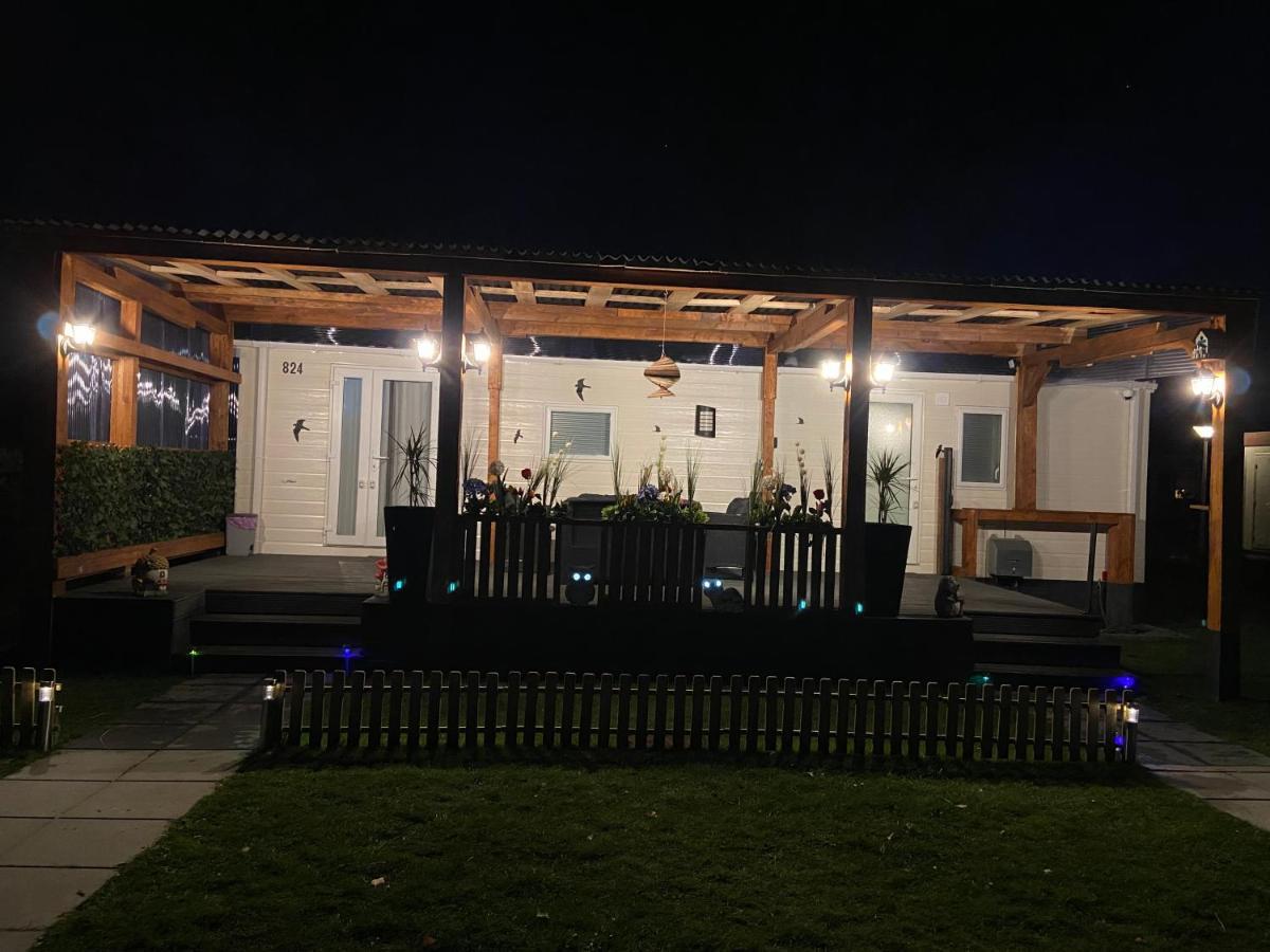 Cheerful And Relaxing Chalet Viena Dirkshorn Exterior photo